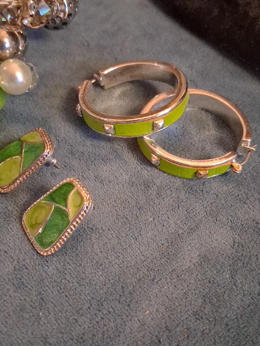 Green Beaded and Silver Accent Bracelet Set Matching Earrings.